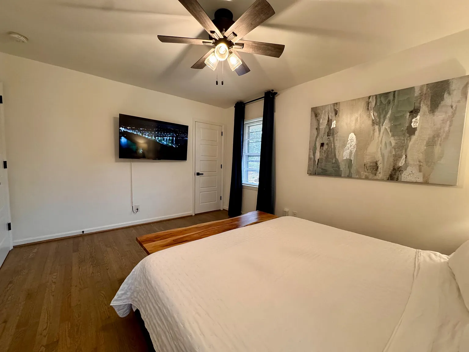 3 bed, 2.0 bath, 1465 sqft, $1,815 — Photo 2