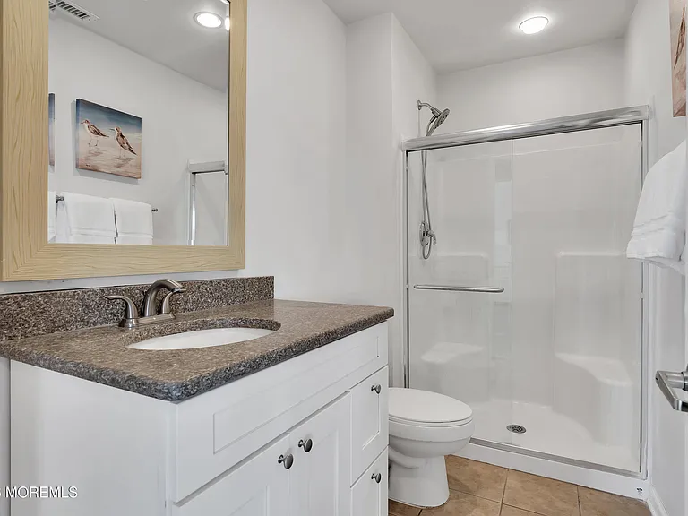 27 Arnold Ave — Photo 45