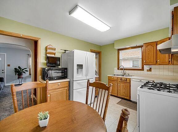 5th image of 918 177th St