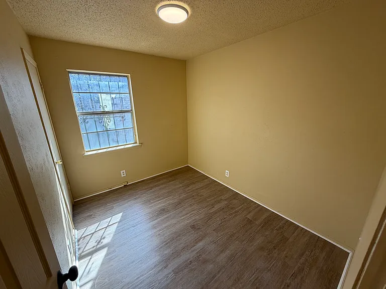 2722 N Saint Augustine Dr — Photo 8