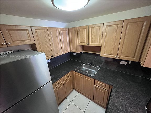4th image of 1740 NW North River Dr APT 615
