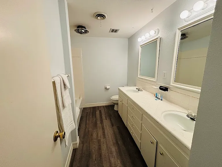 108 W Lilly Ln — Photo 35