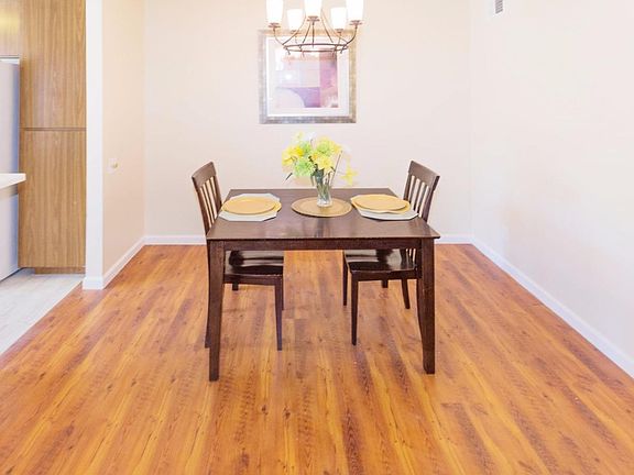 5th image of 2334 Warfield Way Unit A