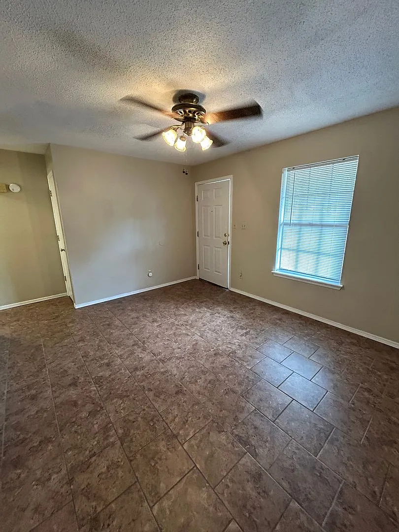 2209 S. Hartford Cove — Photo 3