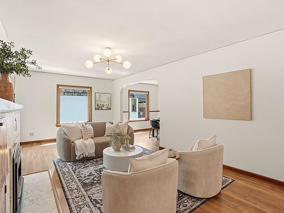 3rd image of 3128 S Manito Blvd