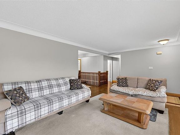 5th image of 187 Council Cres