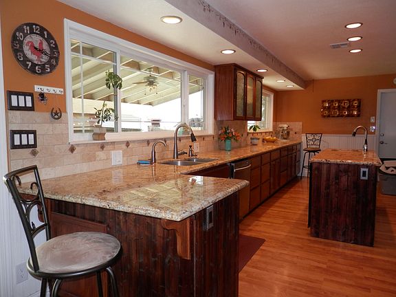look at this kitchen!