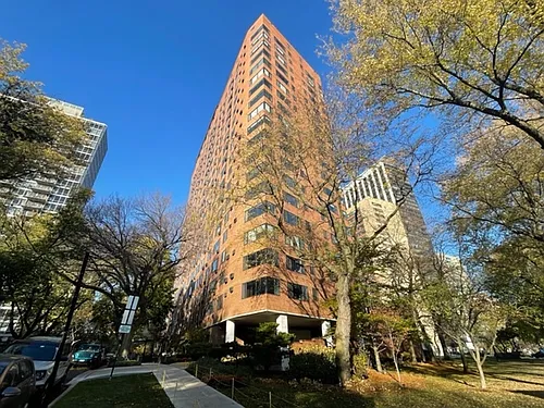 3100 N Lake Shore Dr Photo 1