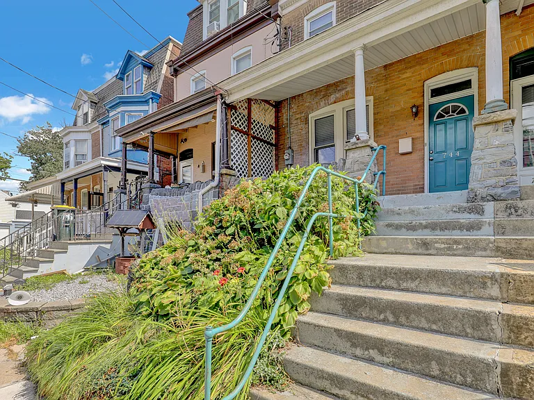 744 E Chestnut St — Photo 11