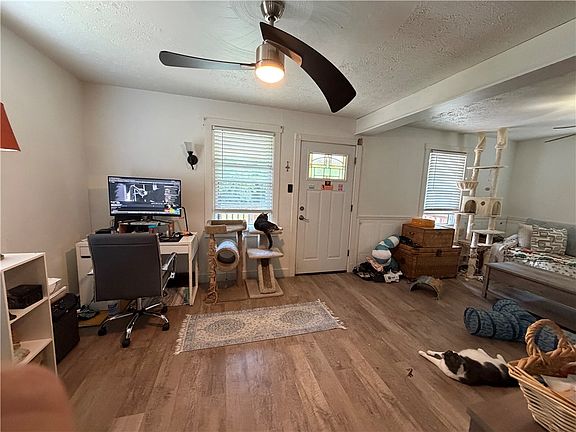5th image of 2113 Lewis Run Rd
