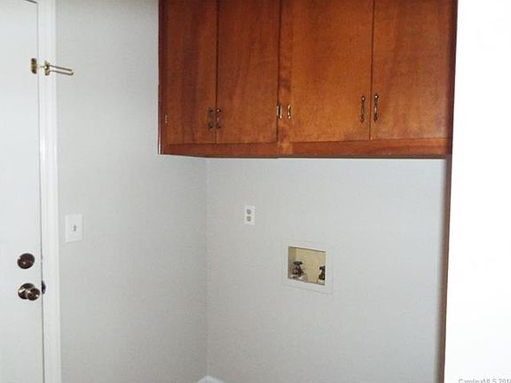 3rd image of 614 Ole Lamp Ln