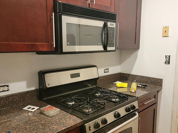 3rd image of 685 W Wrightwood Ave APT 1N