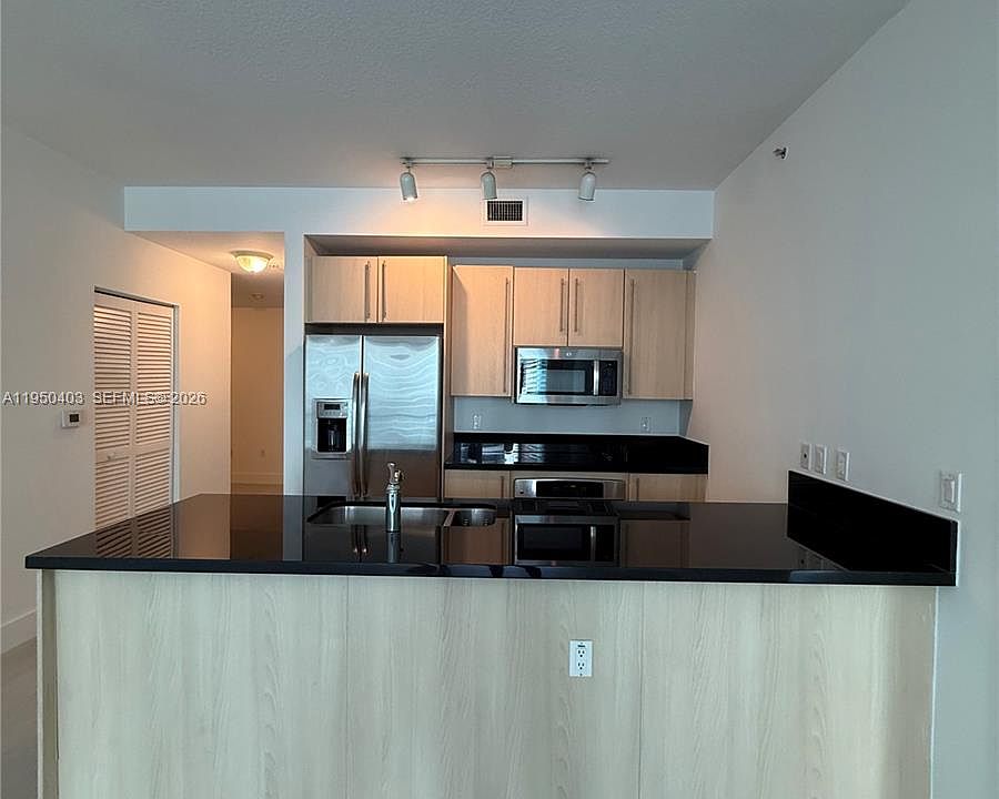 1st image of 1111 SW 1st Ave #2717