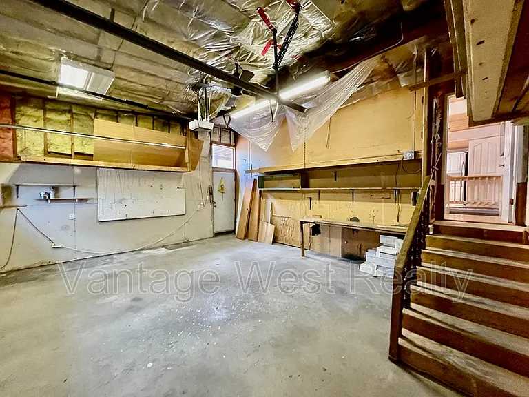 1319 Kelglen Cres #A — Photo 41