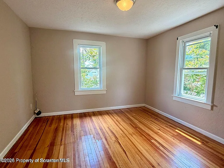 216 Vine St — Photo 12
