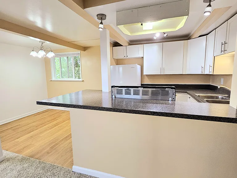 Olympus Apartments — Photo 8