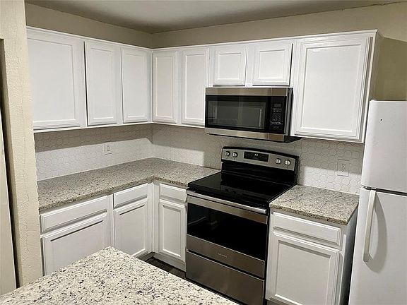 3rd image of 7009 Parkland Ct