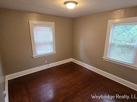 5th image of 2106 Harrison Ave #1