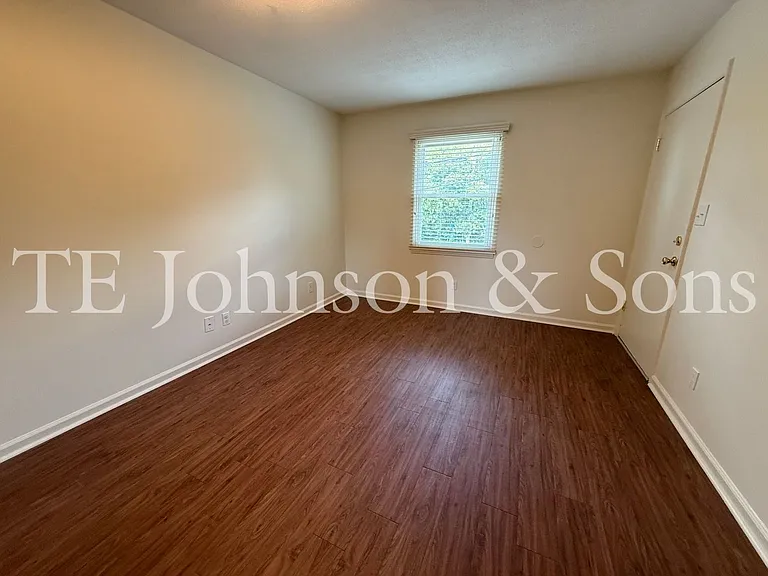 Modern 2 Bedroom Apartment with Water Included on Forsyth St — Photo 13