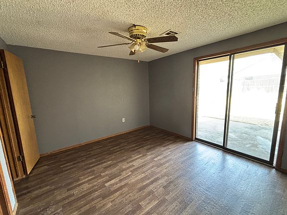 3rd image of 2508 NE Dearborn Ave #1