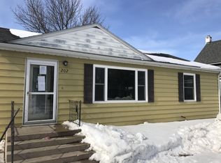 202 N 3rd St, Drayton, ND 58225