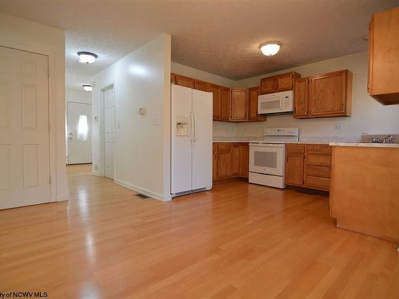 3rd image of 92 Antietam Dr
