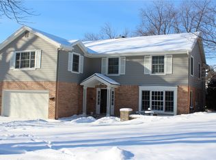 6221 N Berkeley Blvd, Whitefish Bay, WI 53217