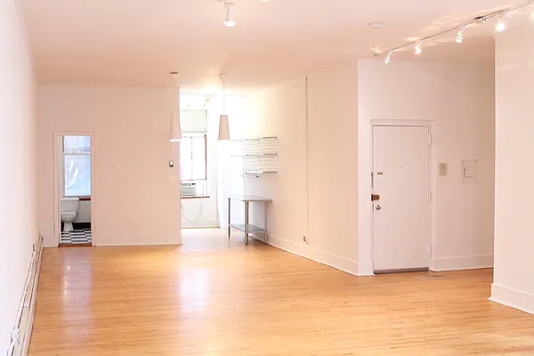 Rented by Level Group | media 3