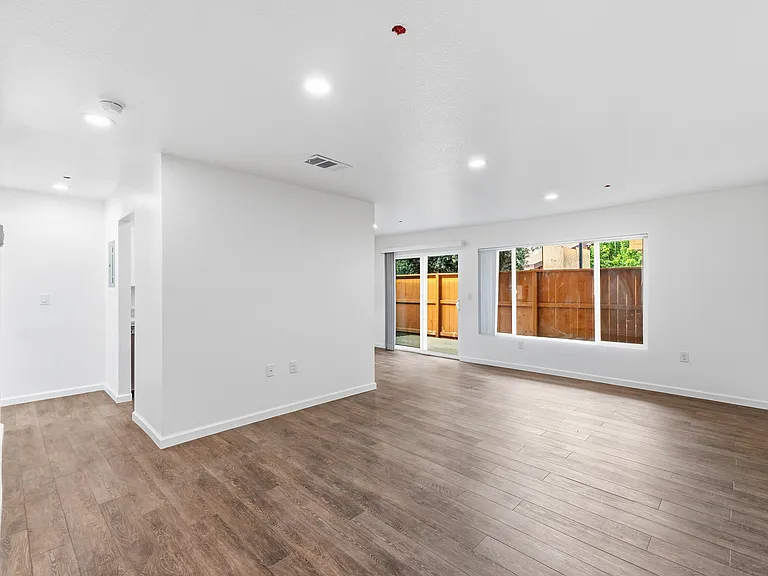 Oakbrook Apartments — Photo 6