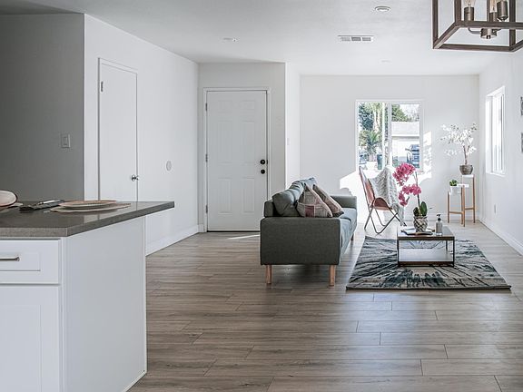 4th image of 529 Evanwood Ave