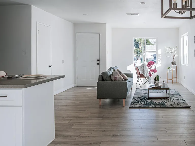 529 Evanwood Ave — Photo 4