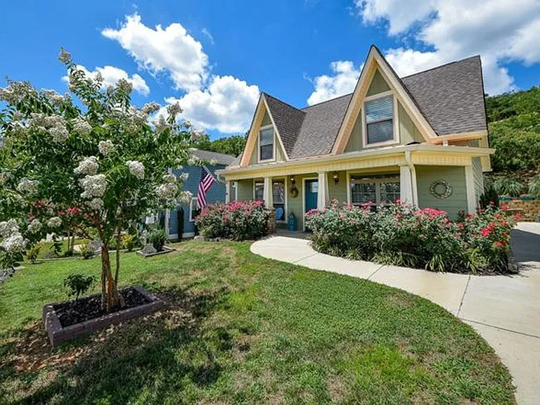 285 Courtland Crest Dr SW — Photo 2