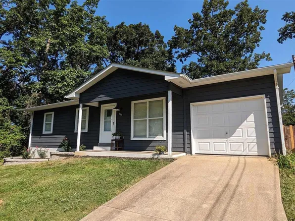 305 Dahlgren Ave, Warrenton, MO 63383