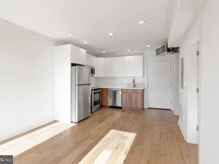 1416 Frankford Ave #408 — Photo 2