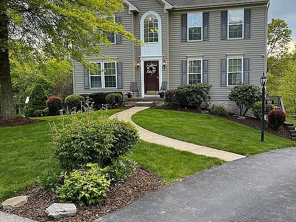 2nd image of 222 Blossom Ct