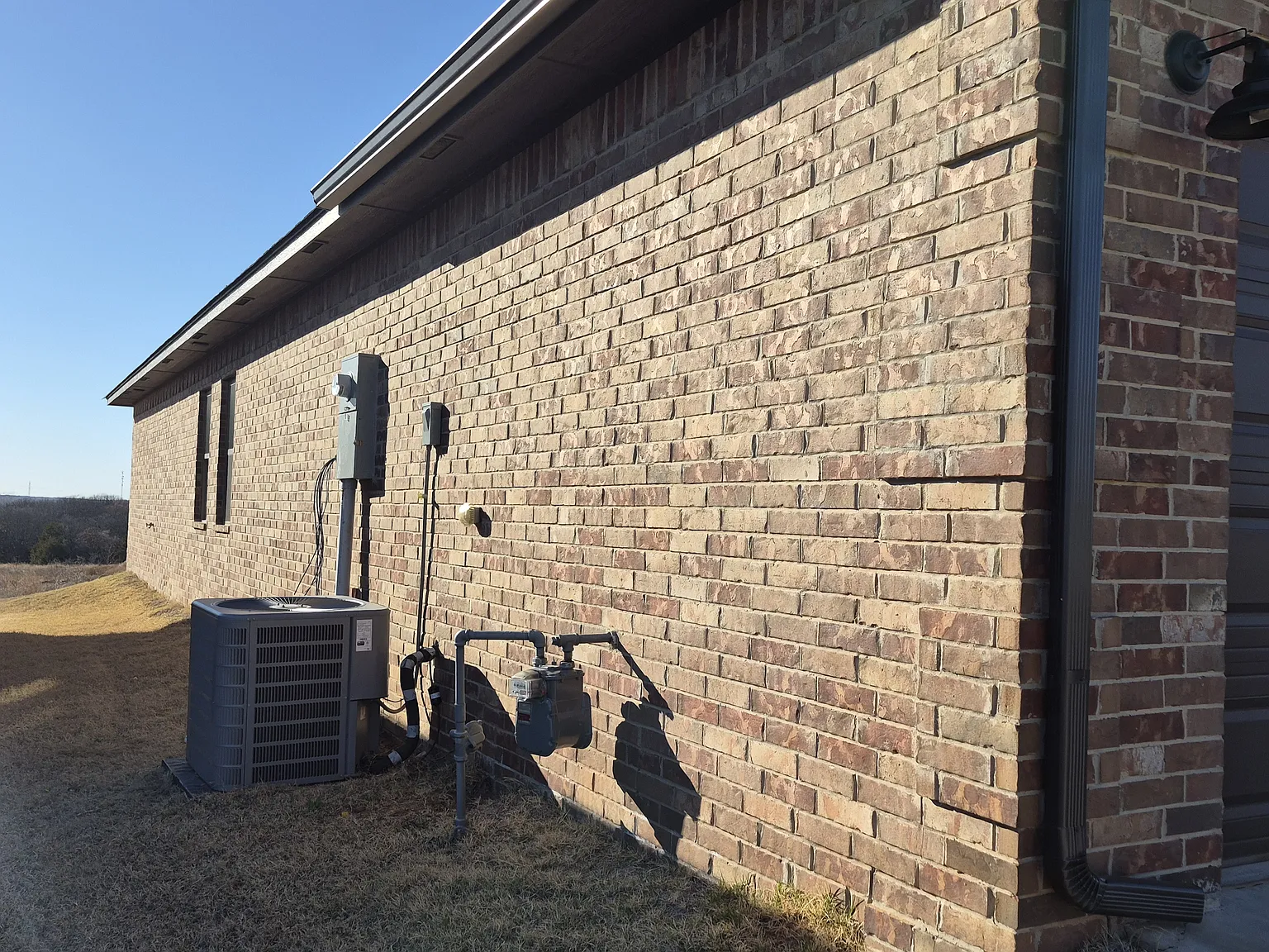 2709 N Cedar Ridge Dr — Photo 2