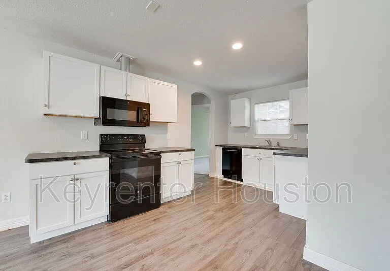 7601 Springdale St — Photo 14