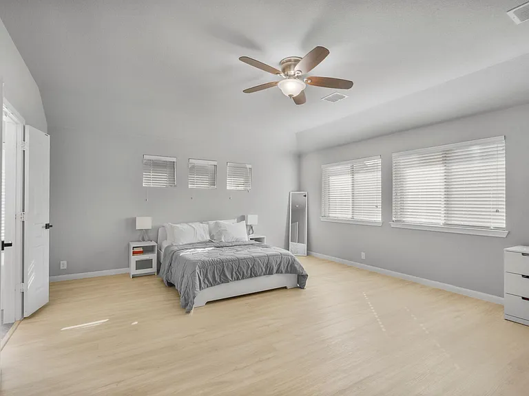 817 Cloverwood Dr — Photo 12
