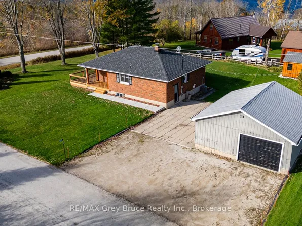 105 John St, Georgian Bluffs, ON N0H 2T0