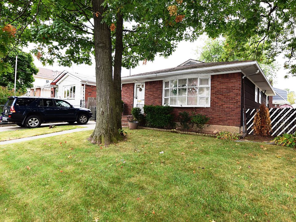 1st image of 400 Thornycroft Ave