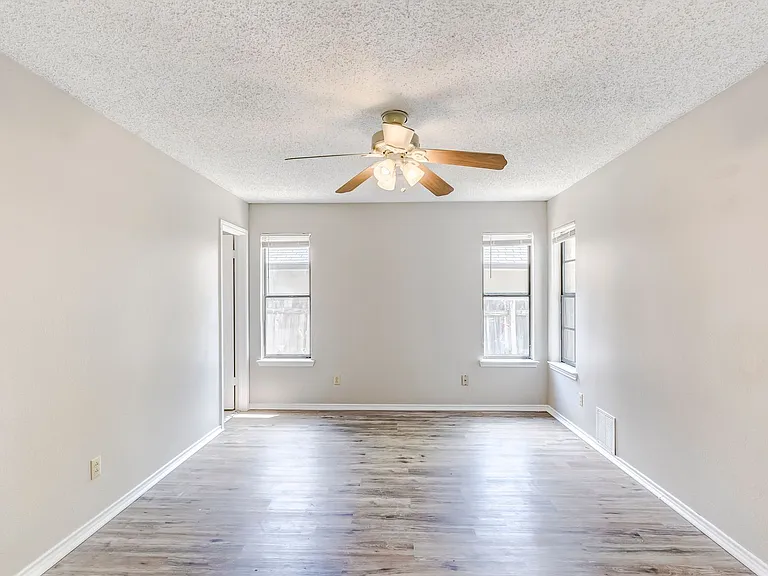 2015 Newton Dr — Photo 19