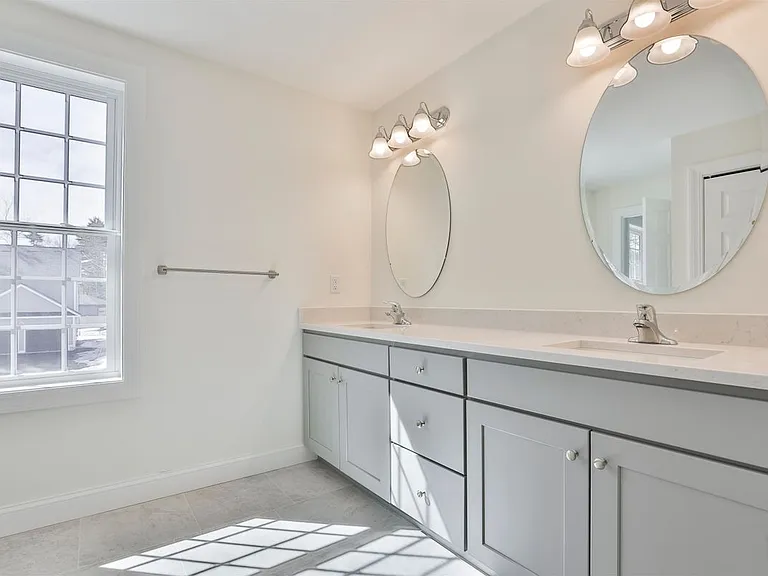 22 Reeds Ferry Way — Photo 39