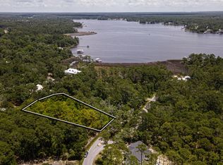 30 Bayside Dr, Freeport, FL 32439