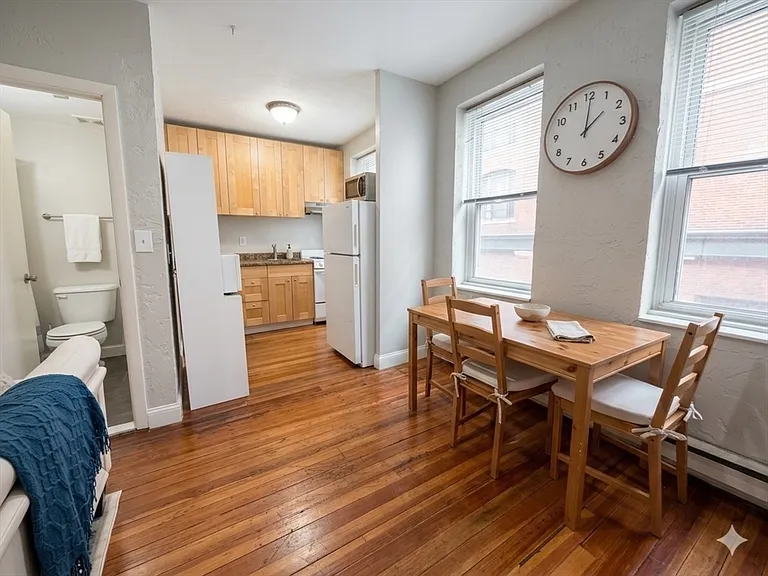 35 Charter St #8 — Photo 6