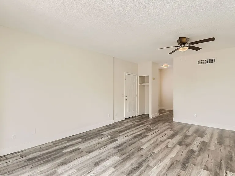 2826 E Le Marche Ave — Photo 3