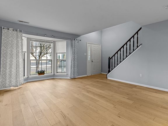 5th image of 64 Laurel Cir #64