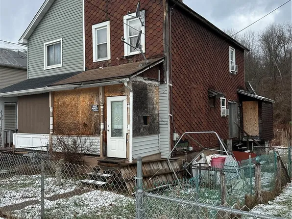 415 2nd St, Vestaburg, PA 15368