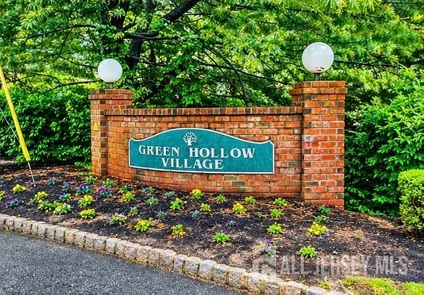 812 Green Hollow Dr — Photo 28