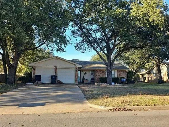 1210 Bradley Dr, Cleburne, TX 76033