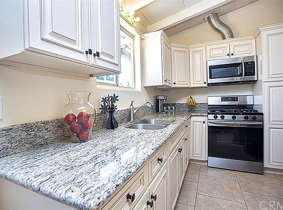 3rd image of 1258 E Banyan Ave
